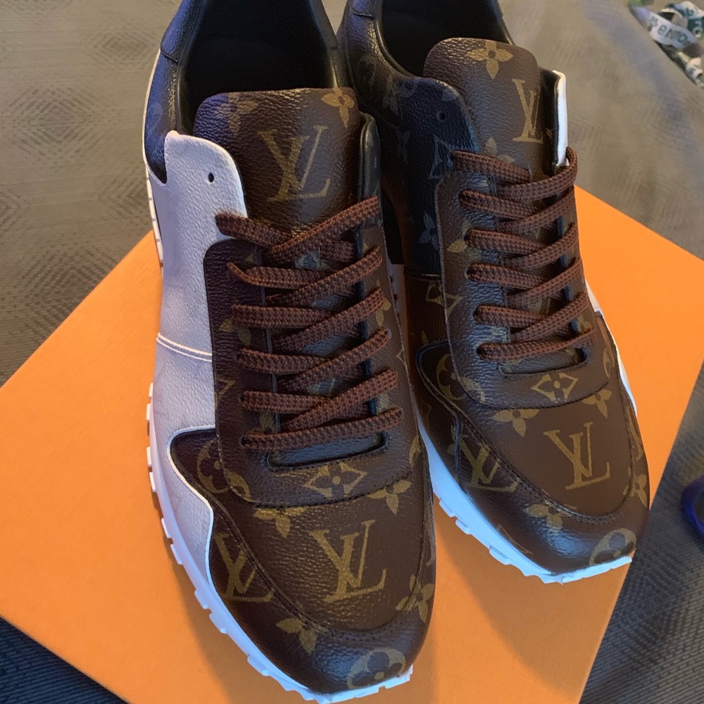 Lv Sneakers New on box